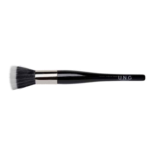 Flat top brush round, black/white synthetic